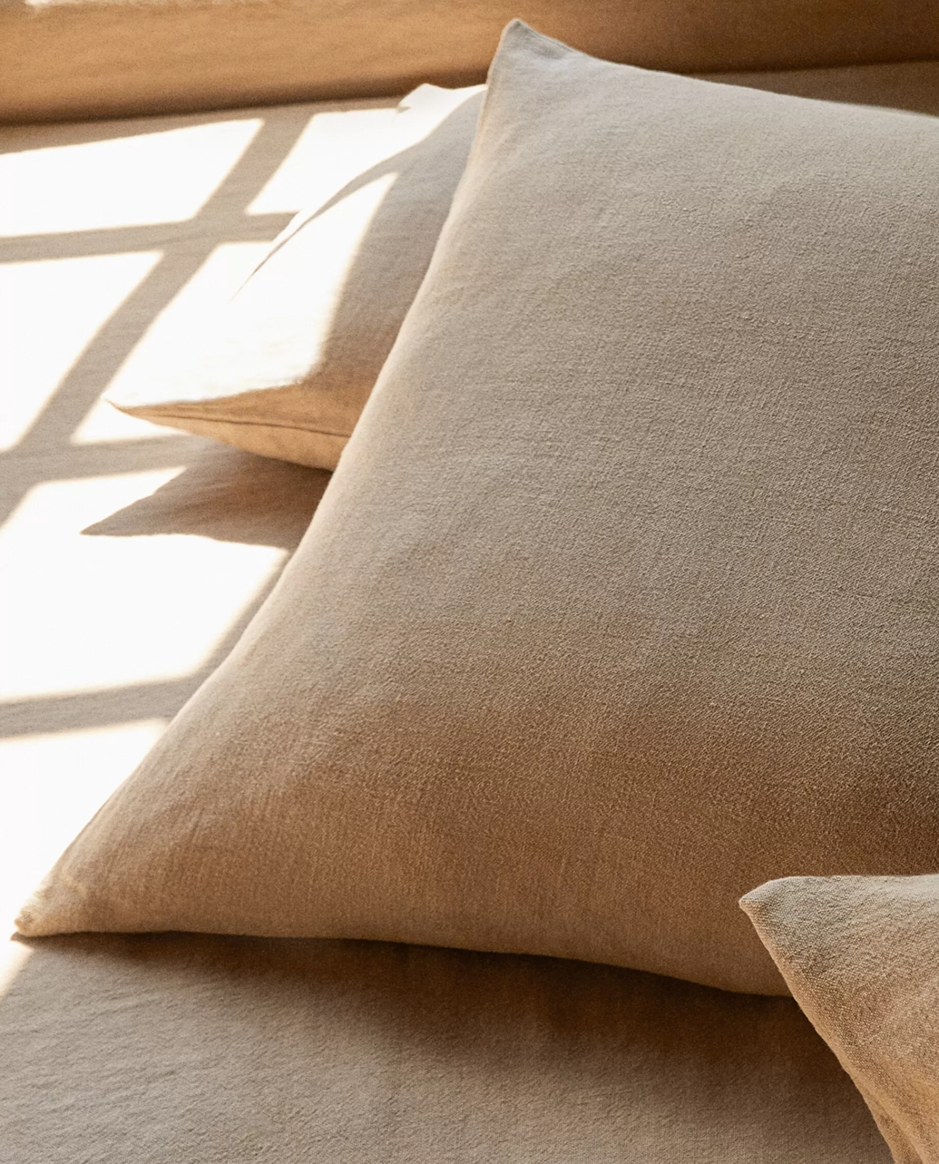 xxl_linen_throw_pillow_cover_2-3.webp ZARA Home Xxl Linen Throw Pillow Cover Taupe Best Sale